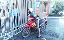 Lại chạy 50 cây số lấy thẻ dự thi con để quên
