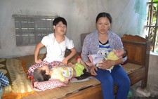 ​Kiệt quệ nuôi hai con bại não