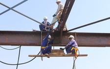 Nụ cười trên cầu Long Biên