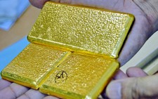 Vàng èo uột tuột dần về mốc 34 triệu đồng/lượng