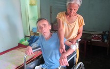 Chàng sinh viên nghèo đi làm nuôi cha mẹ già bệnh nặng