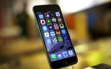 Apple lãi kỷ lục, giá cổ phiếu vẫn sụt giảm mạnh 