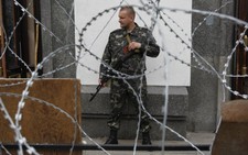 Ukraine chấp nhận vùng đệm 30km ở Luhansk, súng vẫn nổ