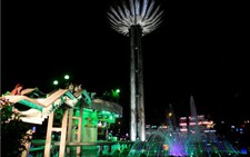 ​Hồ Con Rùa rực rỡ sau tô điểm