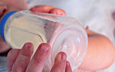 Điểm tin: Đâu là sữa tươi, đâu là sữa bột hoàn nguyên?