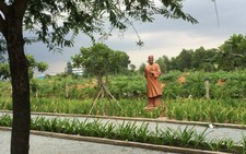 Tượng danh nhân giúp khuôn viên ĐH Quốc gia 