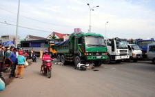 Xe ben chở đá lại tông chết người tại Phước Tân