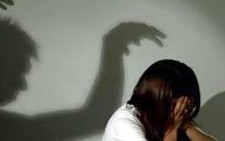 ​Kỷ luật cảnh cáo thầy giáo sàm sỡ nữ sinh