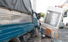 Xe tải tông văng cabin trạm thu phí trên quốc lộ 1K