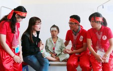 Những trái tim đỏ theo dọc hành trình