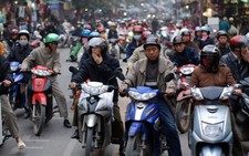 Chạy xe ở Việt Nam sợ nhất băng qua đường?