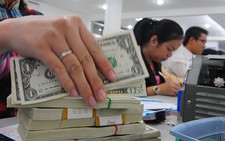 Giá USD thị trường lên đến 22.100 đồng, vàng tăng vọt