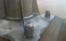 Hàn cố định bulông trên cầu Cổ Chiên để chống trộm