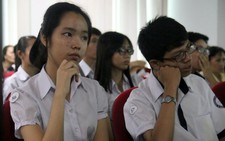 Cha mẹ bán báo cho con tin vào tương lai tươi sáng hơn
