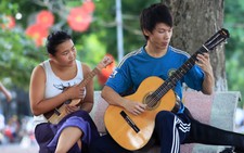 Hội ngộ bên hồ Gươm