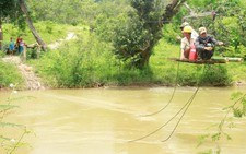 Yêu cầu người dân dỡ cáp treo ở “làng đu dây”