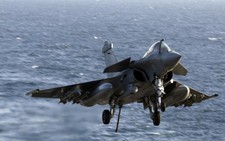 Pháp bắt đầu không kích tiêu diệt IS ở Syria