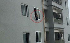 Điều xe thang giải cứu thanh niên nghi 