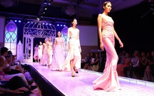 Ấn tượng thời trang tranh hoa hồng của hoa khôi Frances Hoàng