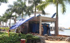 Tháo dỡ công trình trái phép trên vỉa hè