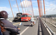 Những kiểu chạy xe “giết người” trên cầu Rạch Miễu