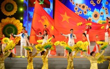 Hát mừng Đại hội Đảng bộ TP.HCM