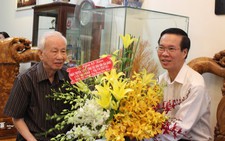 Thăm nguyên lãnh đạo làm công tác dân vận