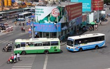 ​TP.HCM thí điểm quảng cáo trên thân xe buýt