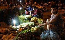 Chợ phiên rau sạch, không nói thách của nông dân nghèo