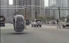 ​Clip xe bay tránh kẹt xe hút hồn cư dân mạng