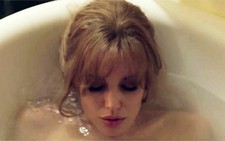 Angelina Jolie Pitt đóng khỏa thân ra sao trong 