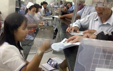 Bệnh viện Chợ Rẫy đình chỉ nhân viên coi phim khi làm việc