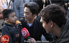 Khủng bố Paris: “Chúng nó có súng còn chúng ta có hoa