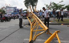 Sập cẩu giàn, một người đi xe máy chết thảm