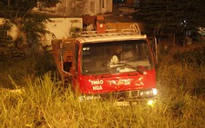 Lái xe nghe điện thoại, xe cẩu tông 6 người thương vong