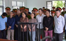 Một bị cáo tạt axit vào đoàn cưỡng chế được hưởng án treo