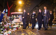Tổng thống Mỹ Obama tưởng niệm các nạn nhân Paris