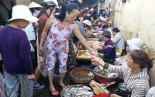 Tiểu thương “kêu trời” vì chợ tự phát