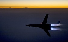 Liên minh không kích trúng cơ sở quân đội Syria, 4 người chết