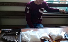 Bắt nghi can mang 3kg ma túy đi xe khách