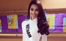Phạm Hương mặc áo dài trắng trong đêm từ thiện Miss Universe