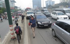 Giao thông hỗn loạn hàng giờ vì sửa cầu vượt Mai Dịch