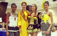 Phạm Hương hát Dạ cổ hoài lang tại Miss Universe