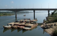 Bắt 8 tàu vỏ thép hút cát trộm sông Thu Bồn