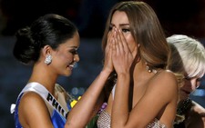 ​Miss Universe: hoa hậu Colombia tràn nước mắt vì sự cố nhầm tên