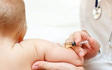 ​Chờ vắc xin dịch vụ: lợi bất cập hại