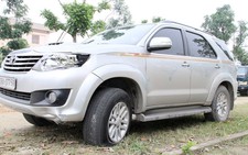 Giám đốc lái xe gây tai nạn, dùng súng đe dọa người dân