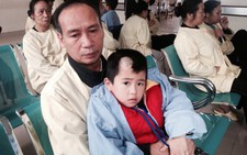 Cuối năm, bệnh nhân nghèo mong lắm những  bàn tay hỗ trợ