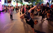 Vũ điệu đường phố và ảo thuật bồ câu “lên sóng”