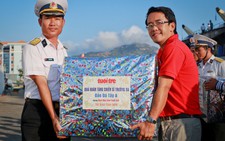 Hàng ngàn tấn quà tết vượt biển đến Trường Sa